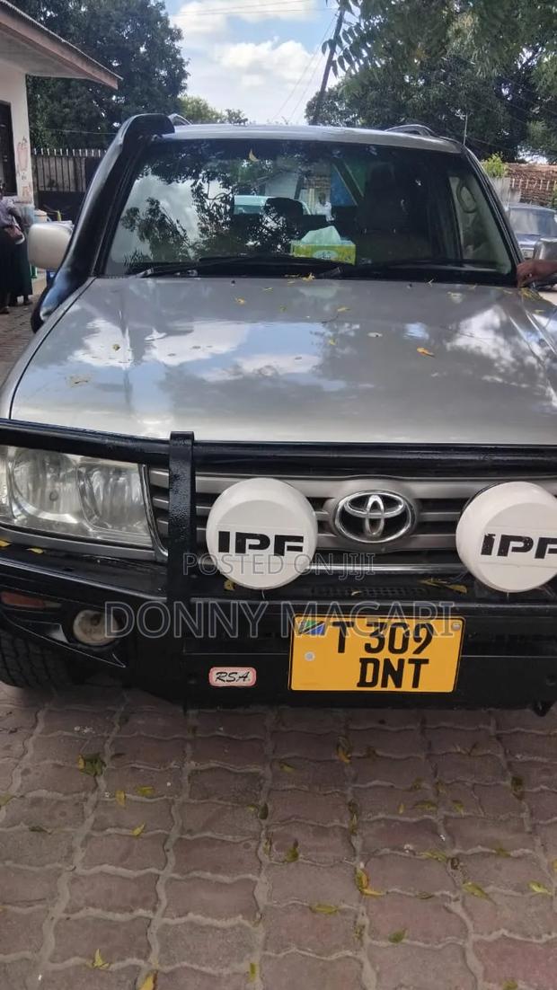 Toyota Land Cruiser 2010 Gray