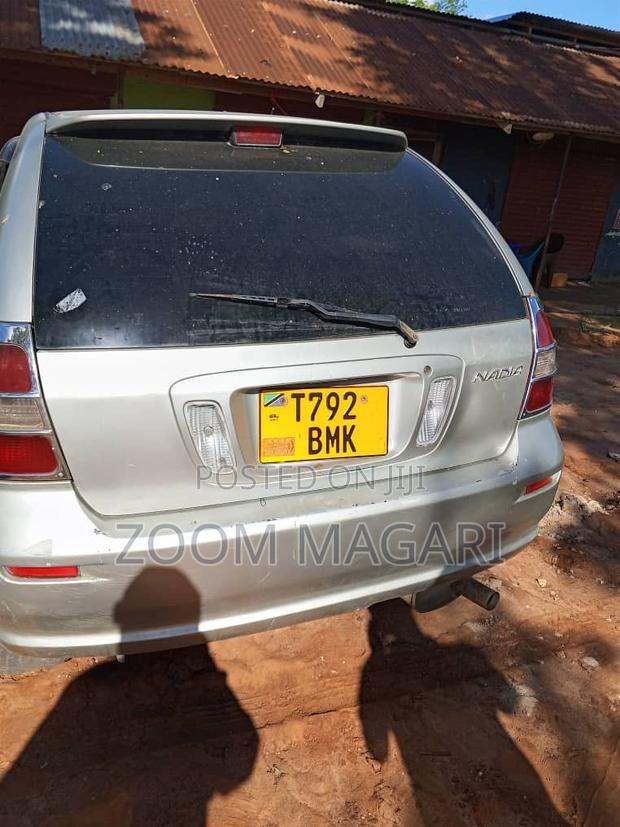 Toyota Nadia 2000 Silver