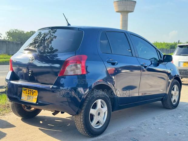 Toyota Vitz 2005 Blue