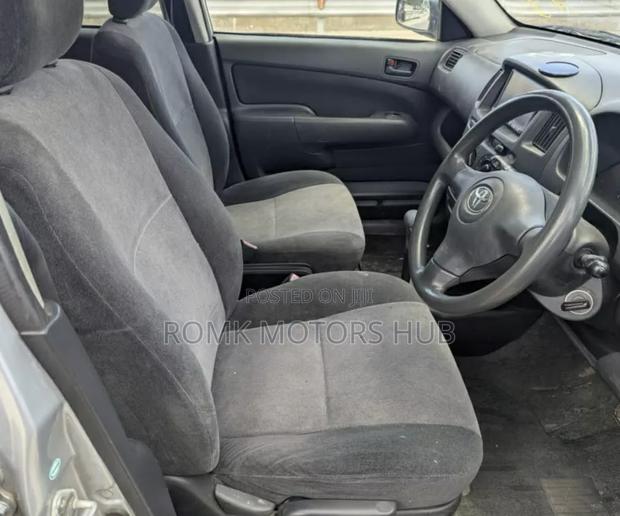 Toyota Probox 2004 Silver