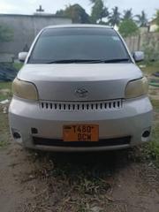 Toyota Porte 2005 Silver for sale