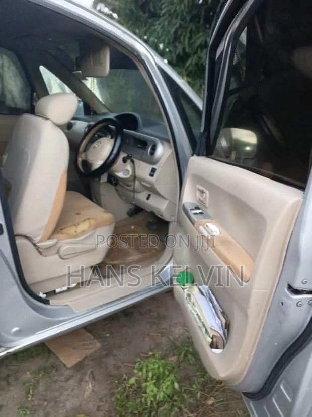Toyota Porte 2005 Silver