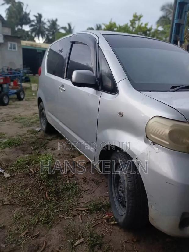 Toyota Porte 2005 Silver