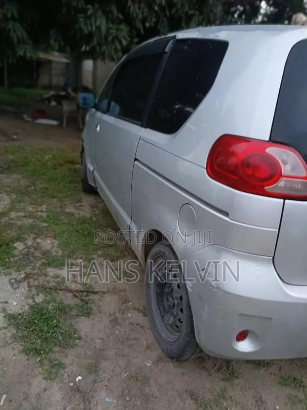 Toyota Porte 2005 Silver