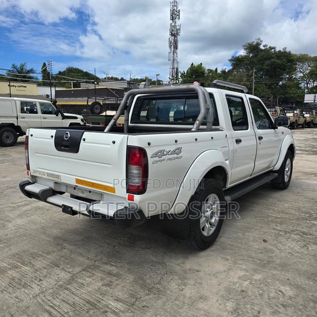 Nissan Hardbody 2019 White