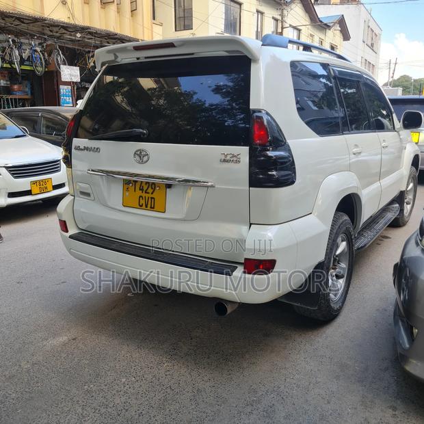 Toyota Land Cruiser Prado 2005 White