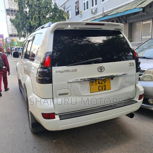 Toyota Land Cruiser Prado 2005 White