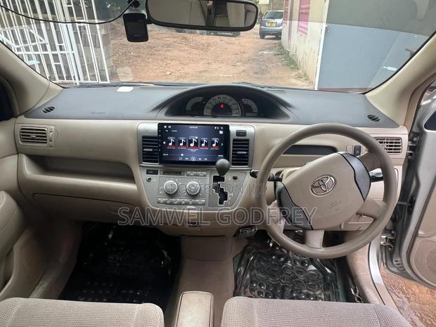 Toyota Raum 2009 Silver