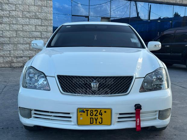 Toyota Crown 2006 White