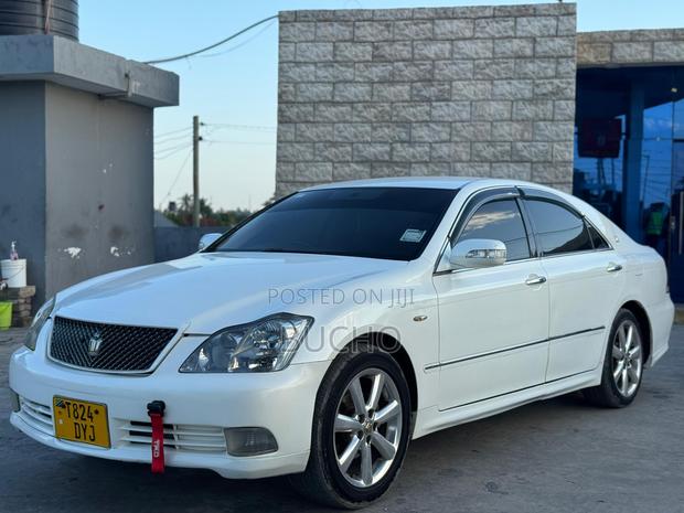 Toyota Crown 2006 White