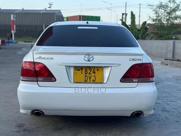 Toyota Crown 2006 White