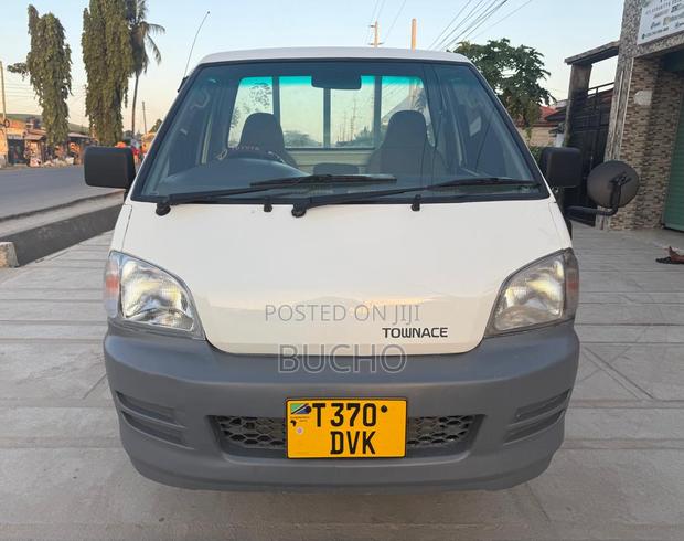 Toyota TownAce 2000 White