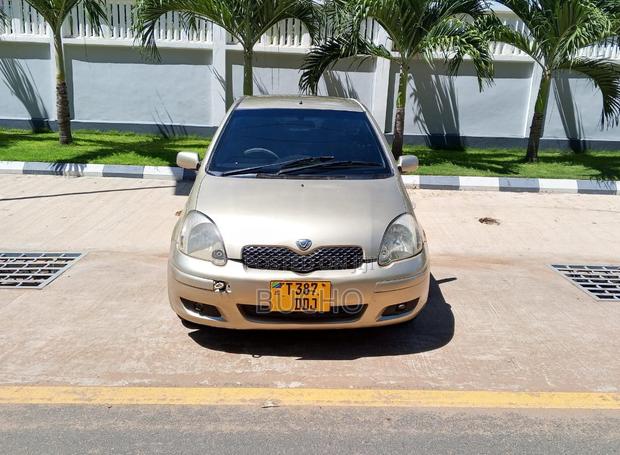 Toyota Vitz 2003 Gold