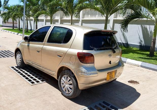 Toyota Vitz 2003 Gold