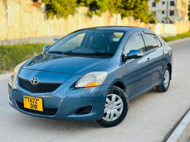 Toyota Belta 2007 Blue