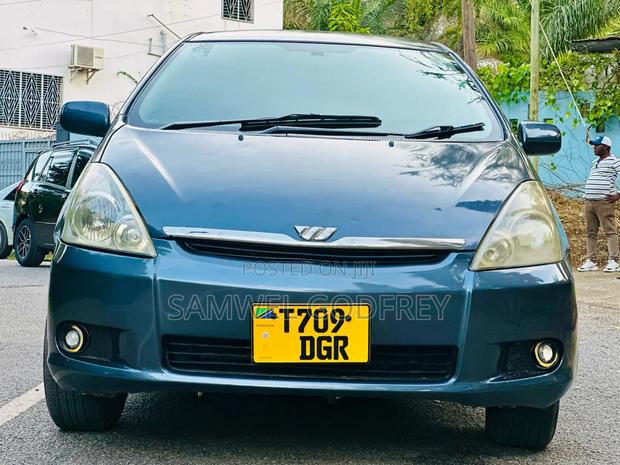Toyota Wish 2005 Blue