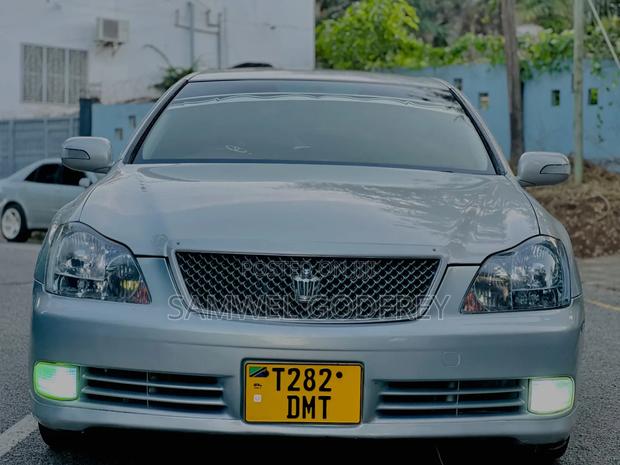 Toyota Crown 2006 Silver