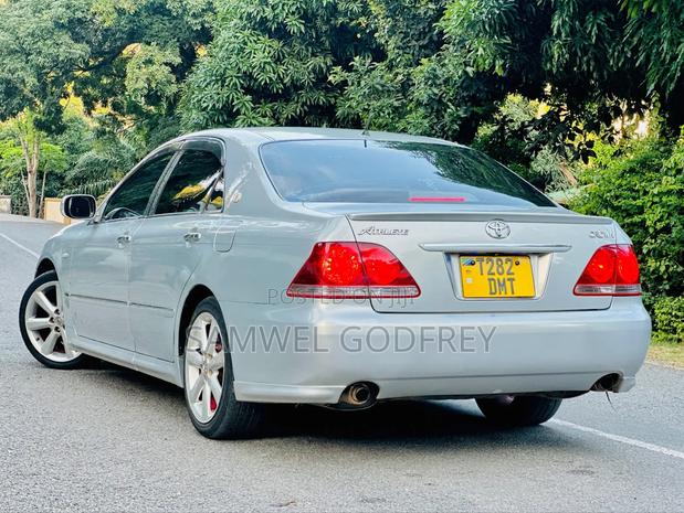 Toyota Crown 2006 Silver