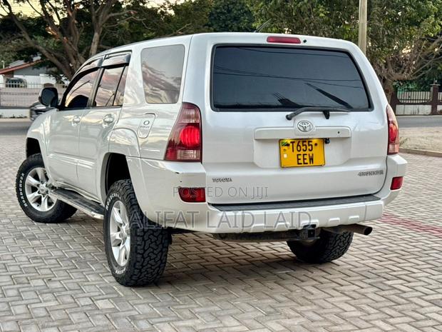 Toyota Hilux Surf 2005 White