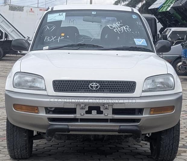 Toyota RAV4 2004 White