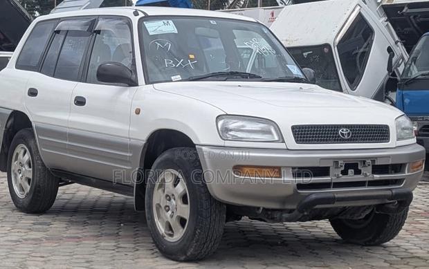 Toyota RAV4 2004 White
