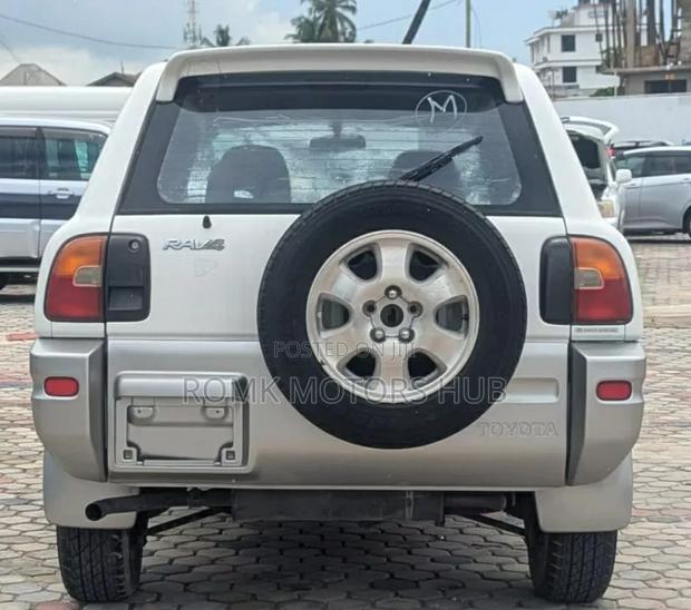 Toyota RAV4 2005 White