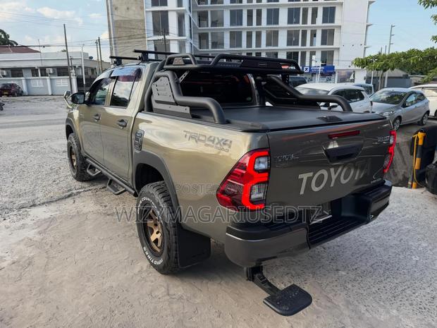 Toyota Hilux 2022 Gray