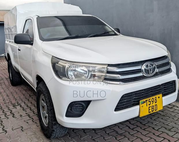 Toyota Hilux 2010 White