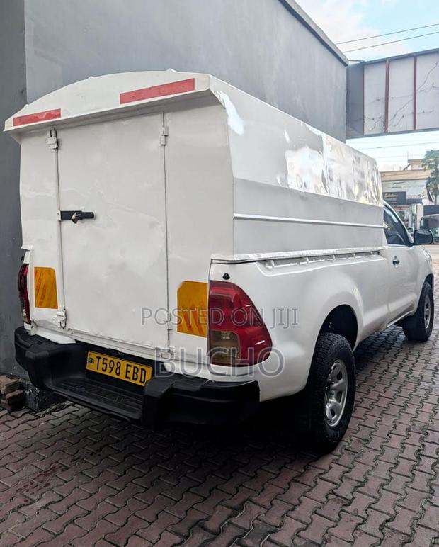Toyota Hilux 2010 White