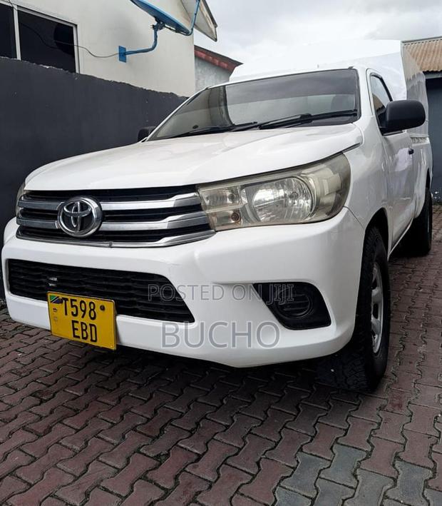 Toyota Hilux 2010 White