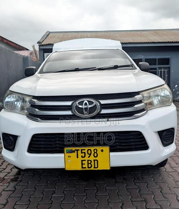 Toyota Hilux 2010 White