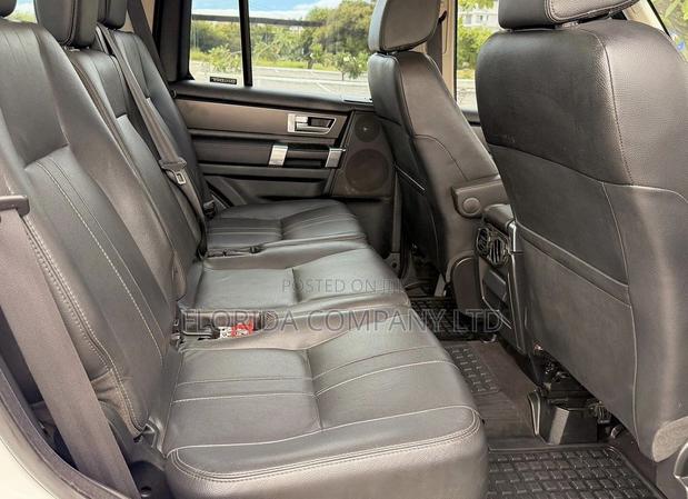 Land Rover Discovery 2014 White