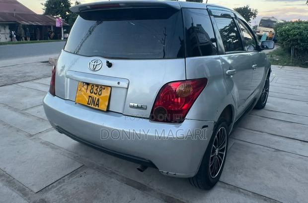 Toyota IST 2004 Silver