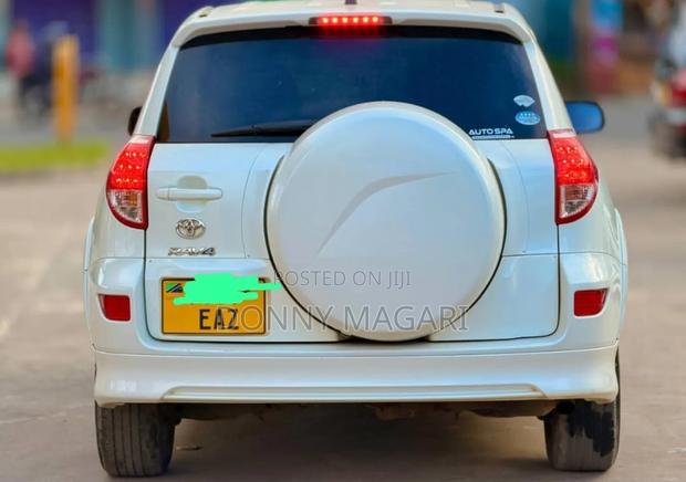 Toyota RAV4 2008 White