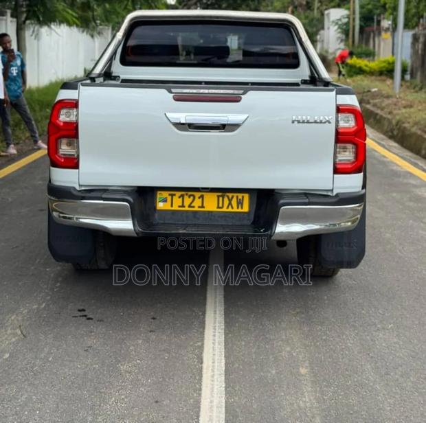 Toyota Hilux 2020 White