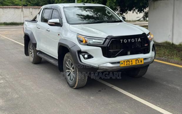 Toyota Hilux 2020 White