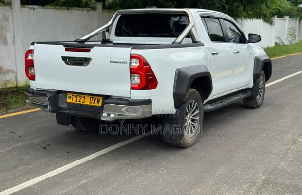 Toyota Hilux 2020 White