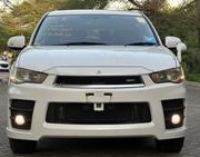 Mitsubishi Outlander 2011 White for sale