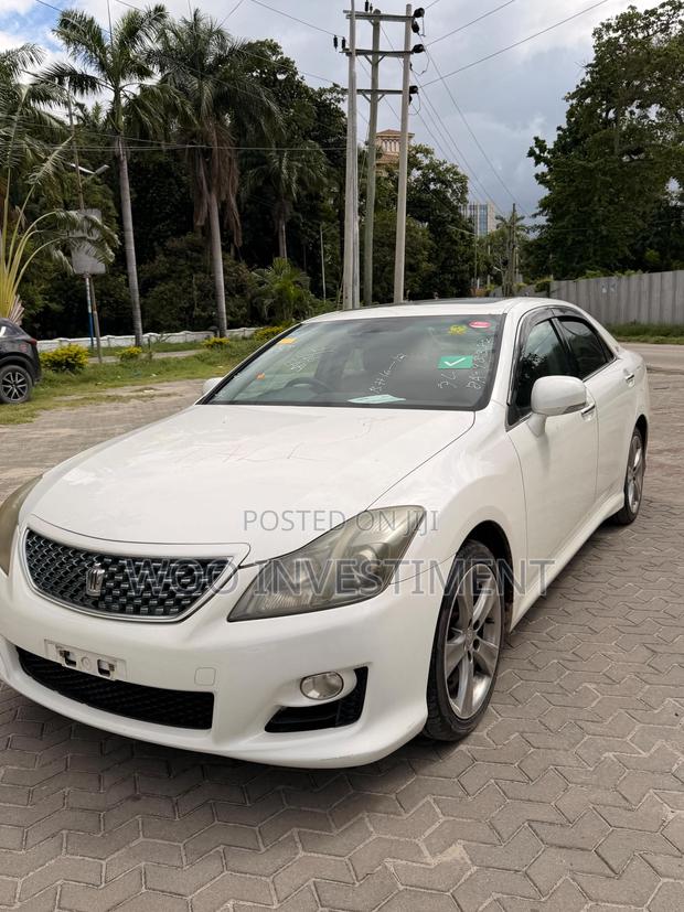 Toyota Crown 2009 White