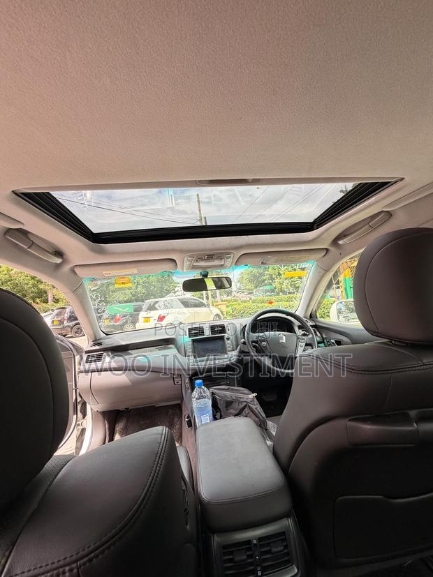 Toyota Crown 2009 White