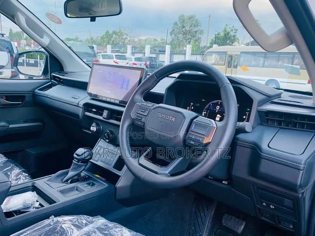 New Toyota Hilux 2025 White
