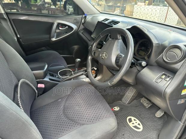 Toyota Vanguard 2010 Black