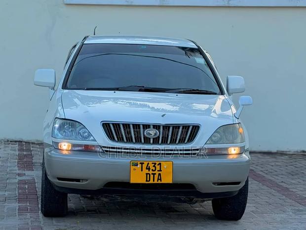 Toyota Harrier 2003 White