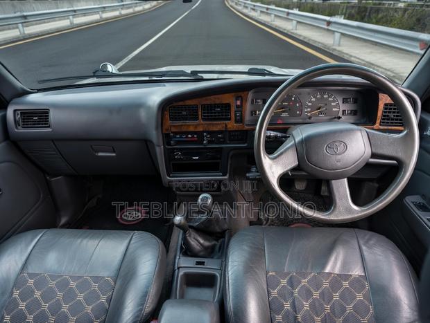 Toyota Hilux 1998 Silver