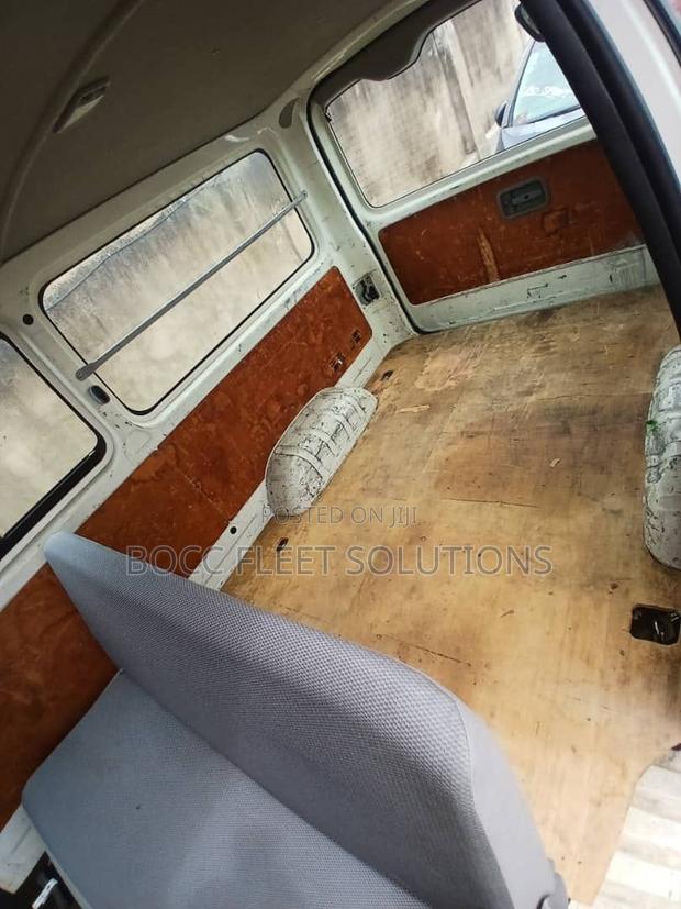 Toyota HiAce 220 2007 White