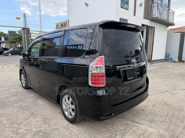 Toyota Noah 2.0 143hp FWD (7 Seater) 2008 Black