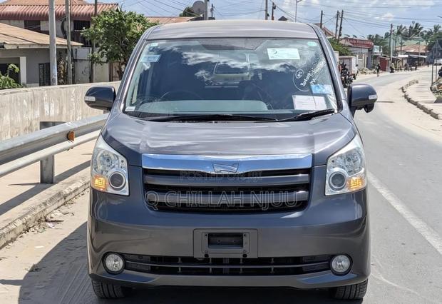 Toyota Noah 2008 Gray