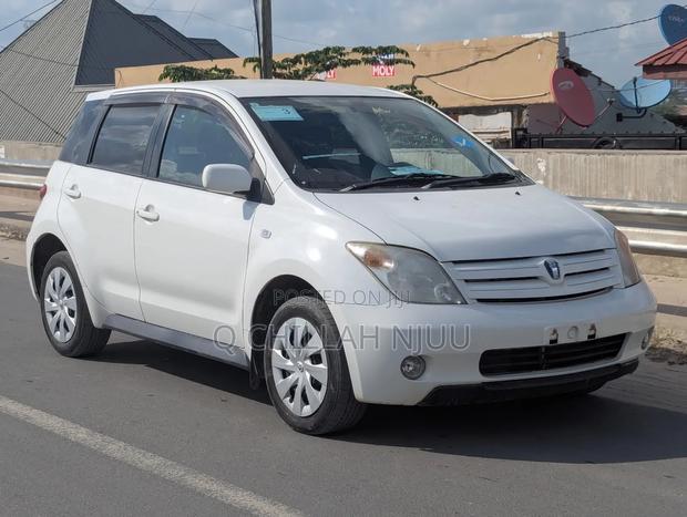 Toyota IST 2003 White