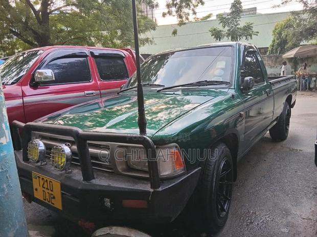 Toyota Hilux 1999 Gray