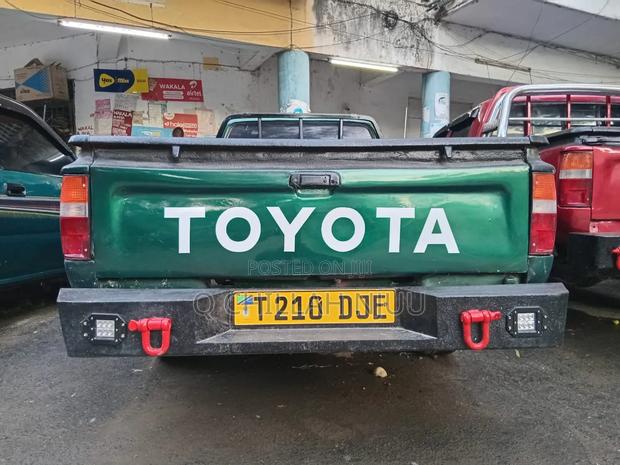 Toyota Hilux 1999 Gray
